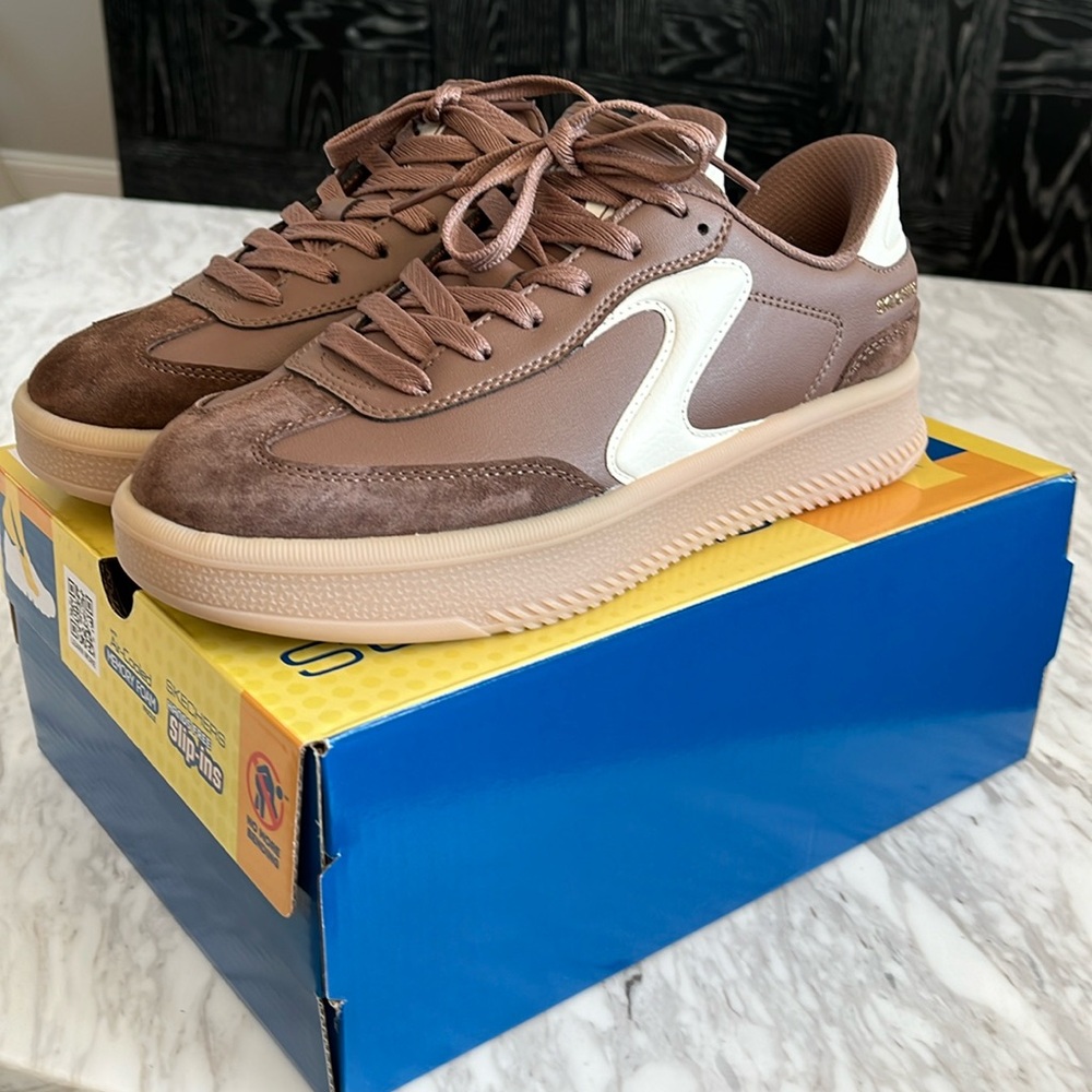 SKECHERS